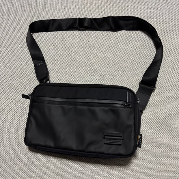 샘소나이트 RED 블랙 크로스백