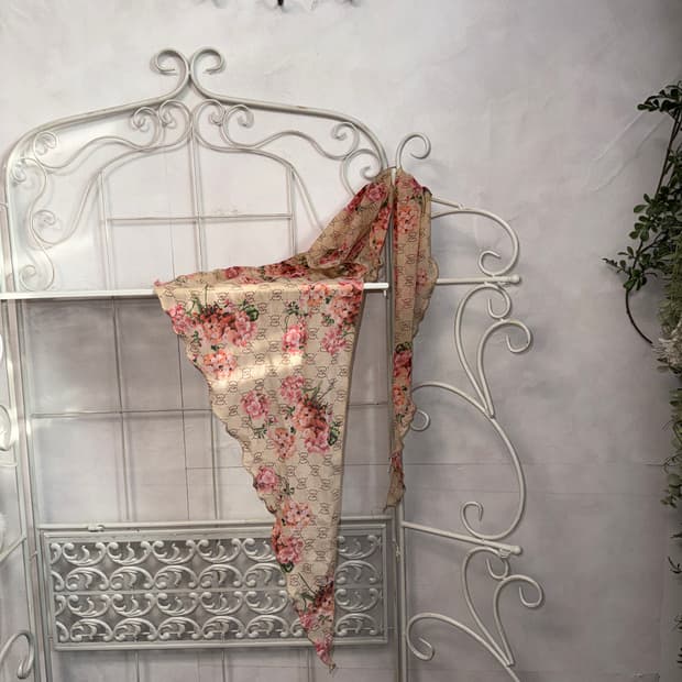 Pink beige floral patterned scarf