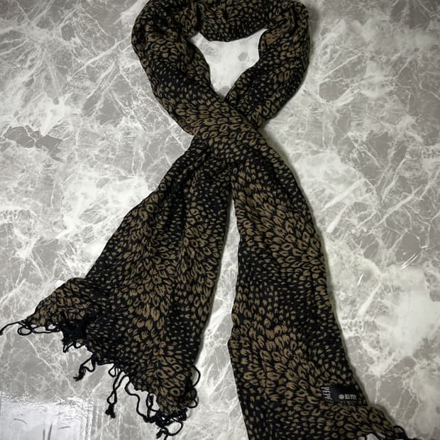 Leopard long muffler
