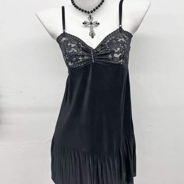 블랙 큐빅 플리츠 슬립