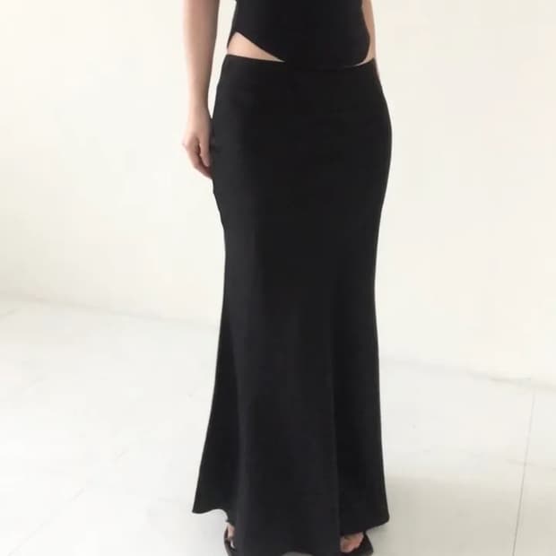 뮤즈드몽드 로우라이즈 실키 맥시 롱스커트