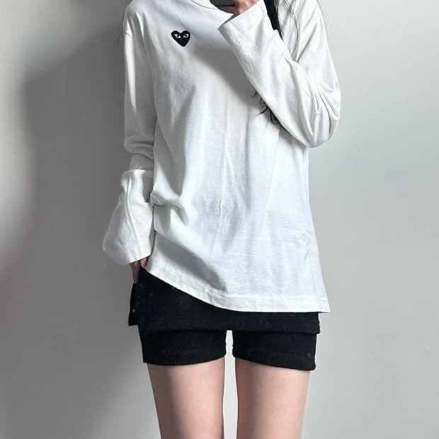 꼼데가르송 플레이 와펜 화이트 롱슬리브 긴팔티