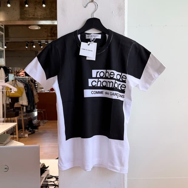 로브 드 샴브레 꼼데가르송 로고 하프티 