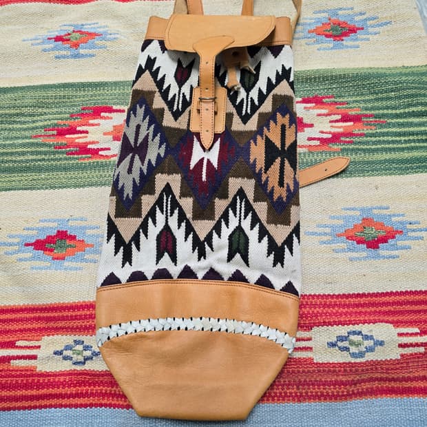 치마요 오르테가 나바호 에스닉패턴 울 가죽 백팩