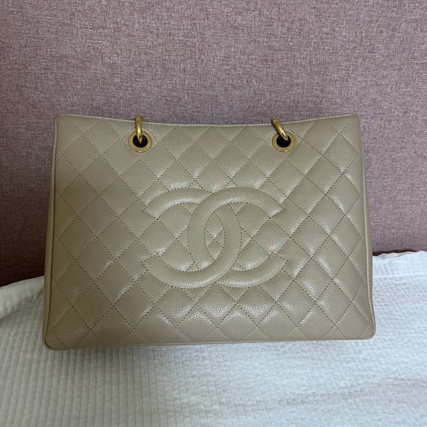 정품 샤넬 캐비어 그랜드샤핑 금장