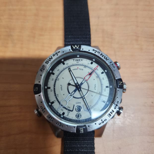 타이맥스(TIMEX) 익스페디션 인텔리전트 해운대 시계