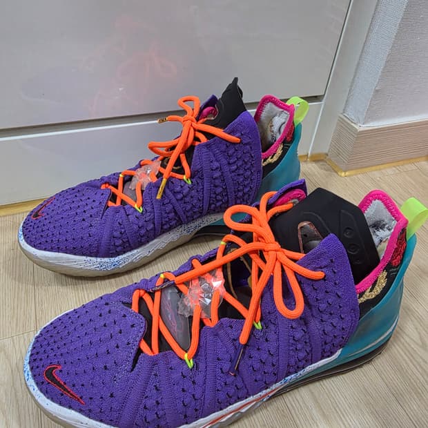 나이키 르브론 18 싸이킥 퍼플 275
