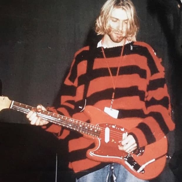 큐컴버스 커트코베인 모헤어 니트 2사이즈