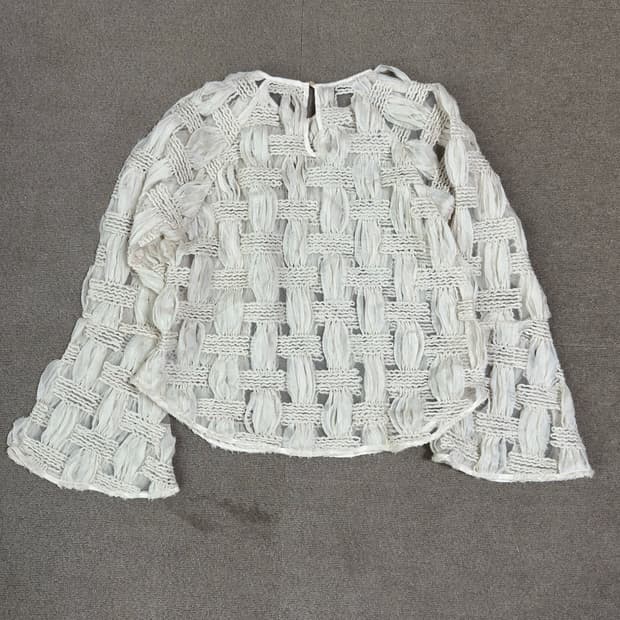 KBF 입체 짜임 시스루 블라우스