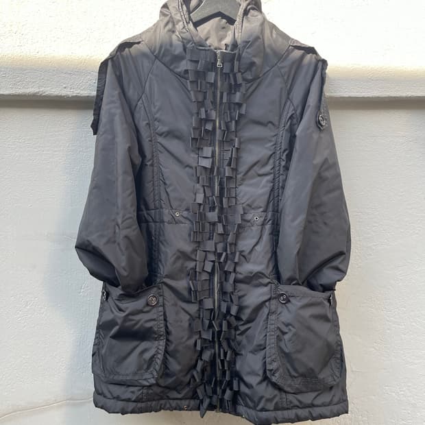 프릴 디테일 점퍼