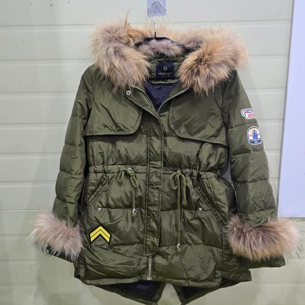 SHARELANTV 카키 라쿤털 패딩 40