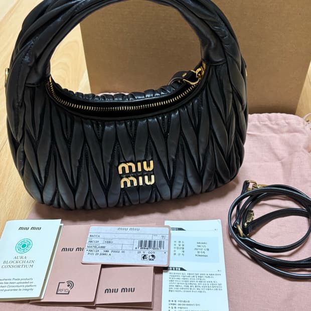 미우미우 마테라쎄 완더 호보백 블랙 5BC125