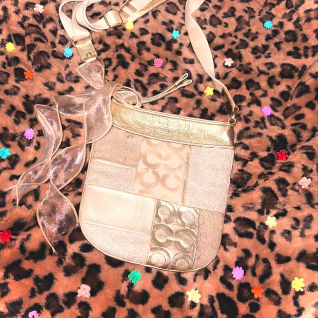 🌟모리걸) Coach 코치 시그니처 패치워크 크로스숄더백 골드믹스