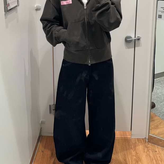 유니클로 배기커브진 네이비