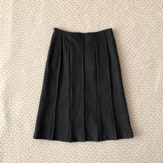 울 플리츠 미디 스커트