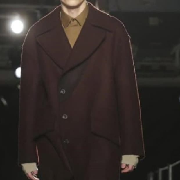 우영미 컬렉션 런웨이 이중 펠트울 코트 팝니다