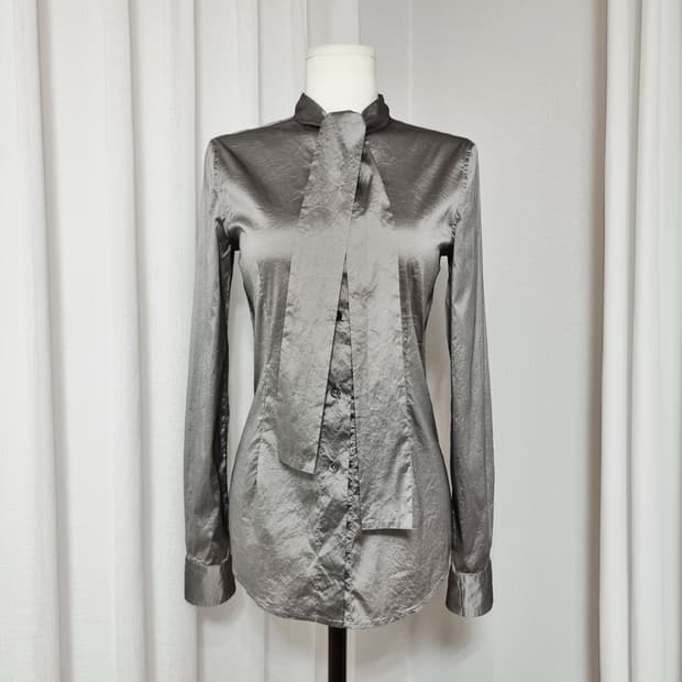 돌체앤가바나 실크66 메탈릭실버 리본타이 링클 블라우스 (55) 상태최상