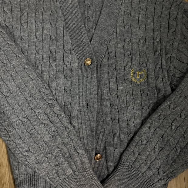 로라로라 V NECK CABLE CARDIGAN GRAY