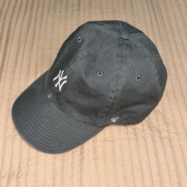 47브랜드 챠콜 양키즈 스몰로고 볼캡