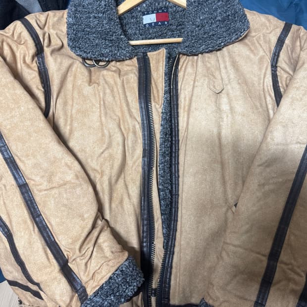 타미힐피거 무스탕 