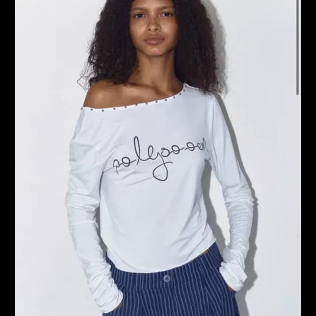 폴리수엠 스터드 탑 화이트