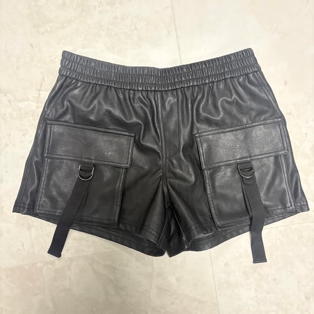 H&m 레더 펑크st 반바지 