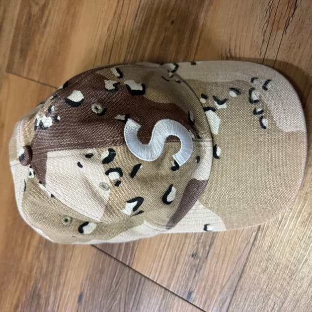 슈프림 카모 s로고 캡