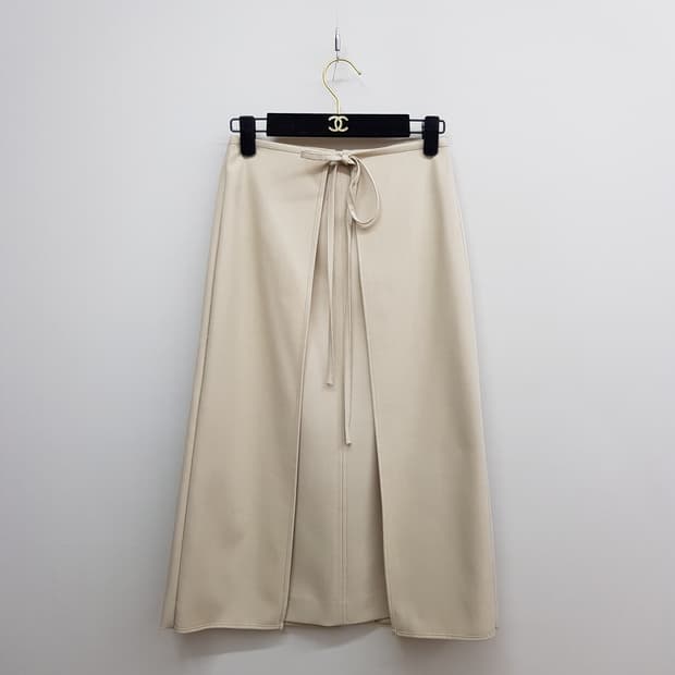 구호플러스 2025 랩 스타일 미디 스커트 1사이즈