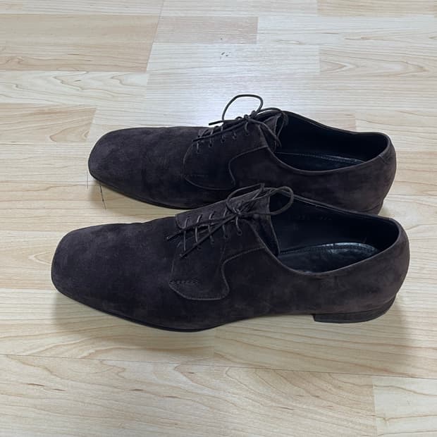 프라다 스웨이드 더비 로퍼 275