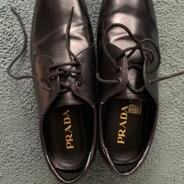 프라다 Square Toe Rubber Sole Derby