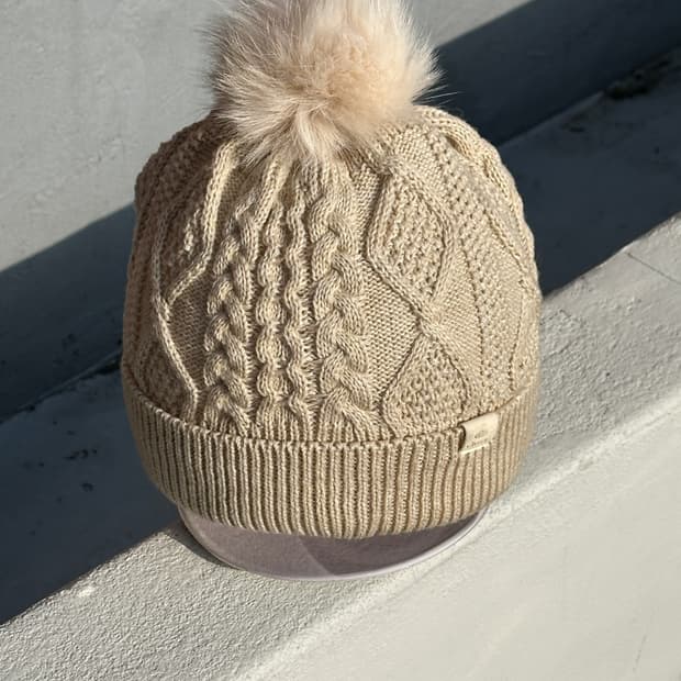 [M] 아이더 베이지 케이블 폼폼 비니 모자