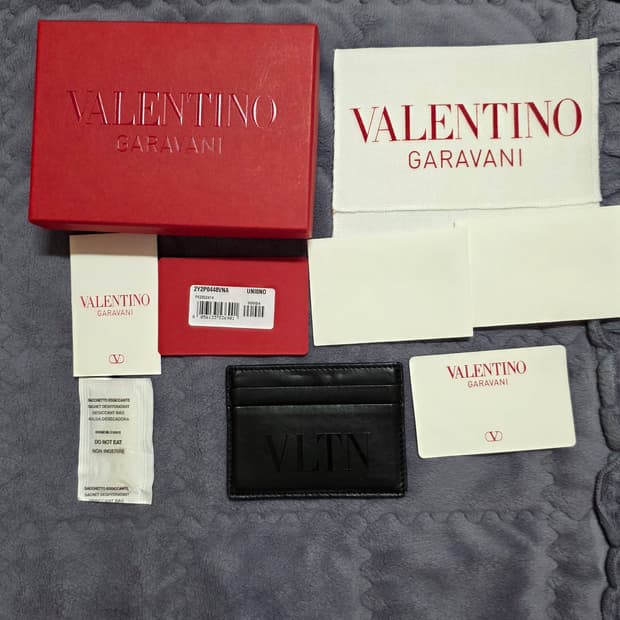 (정품) 발렌티노 VLTN 카드지갑/남녀공용/검정/개인/팝니다.