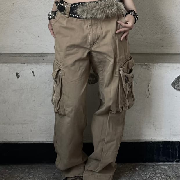 Wide cargo pants