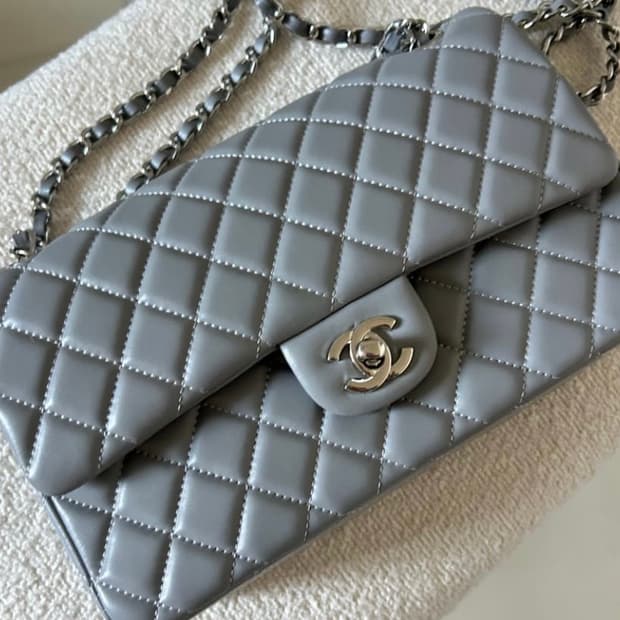 샤넬 클래식 미디움 그레이