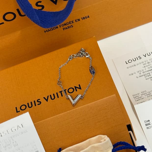 A+ / 루이비통 V 에센셜 브레이슬릿 실버 풀구성