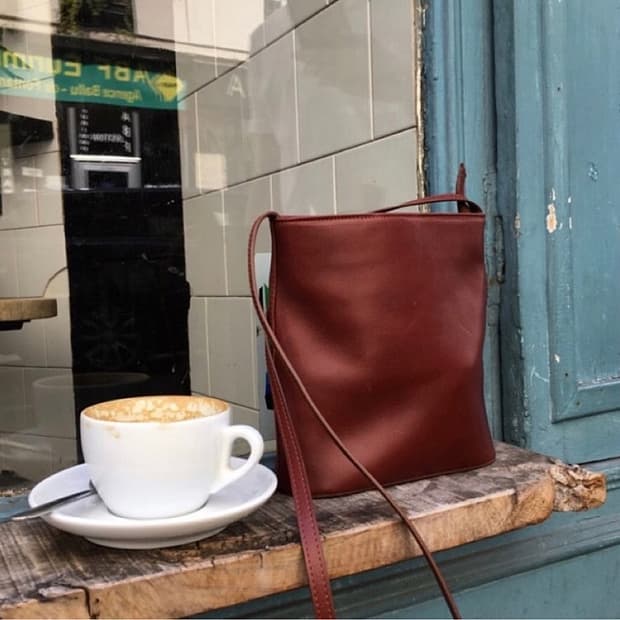 스키니피그 콤팩트백 브라운 소가죽 리얼레더 크로스백