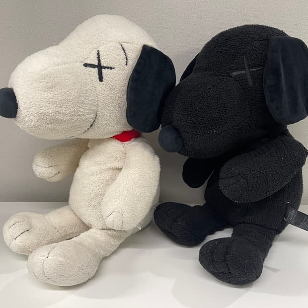 카우스 x 유니클로 피넛츠 스누피 화이트, 블랙 세트