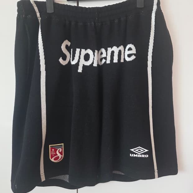 슈프림 x 엄브로 니트 사커 쇼츠 블랙