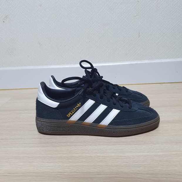 아디다스 스페지알 스니커즈 220