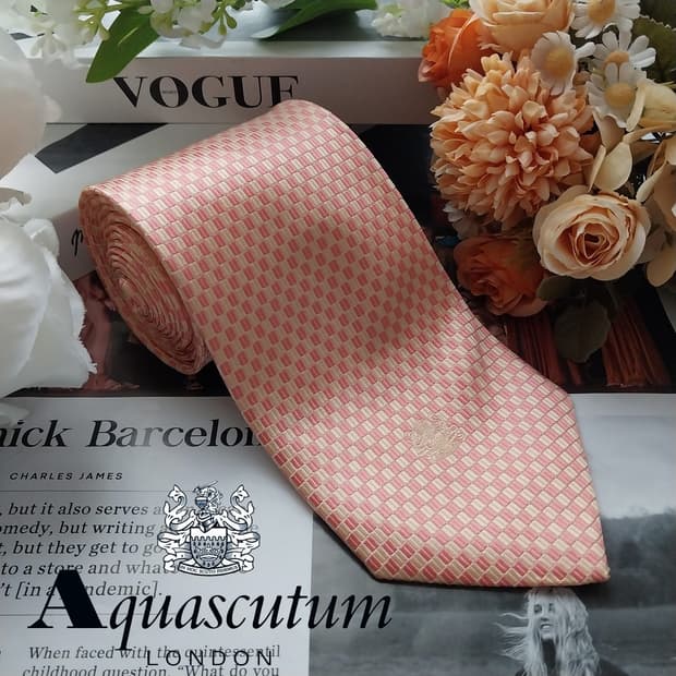 아쿠아스큐텀 실크 핑크살구 패턴 넥타이 9.5cm A+등급 K2097