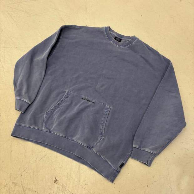 디키즈 피그먼트 포켓로고 맨투맨