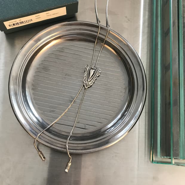 metal chain loop tie
