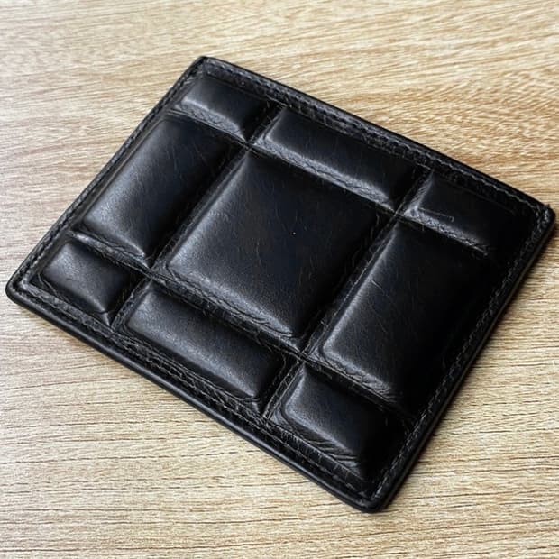 [정품] 보테가베네타 스퀘어 엠보스드 퀼티드 카드지갑