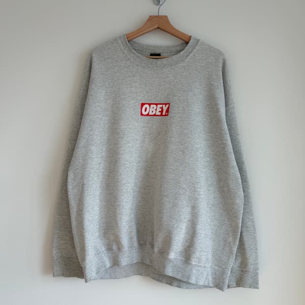 오베이(OBEY) 박스로고 맨투맨