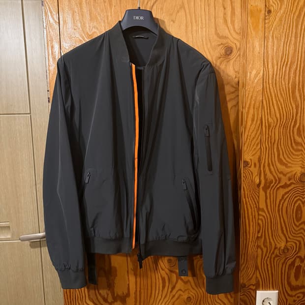 에르메스 봄버 자켓 판매 합니다.