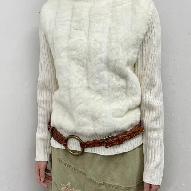 화이트 퓨어 퍼 니트 탑