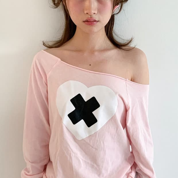 [F.E.E.S] cross heart cut off t-shirt