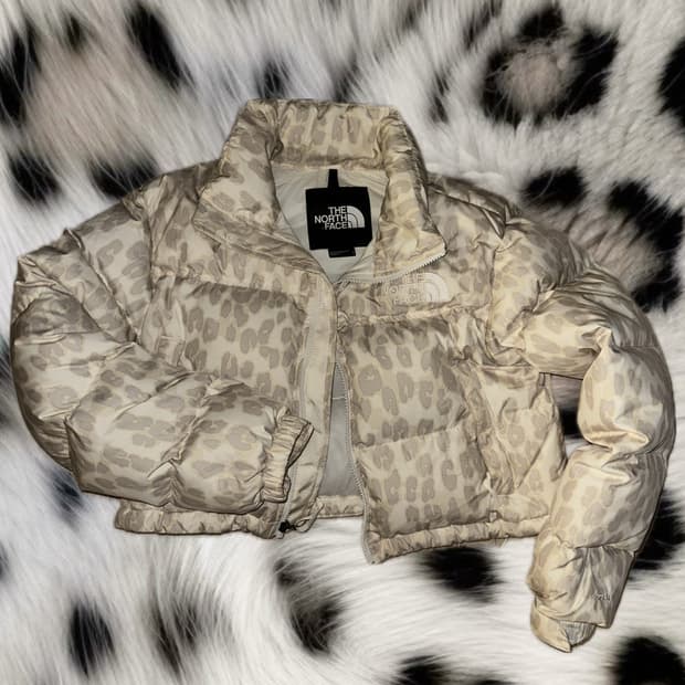 눕시 화이트 레오파드 700 숏패딩 s사이즈