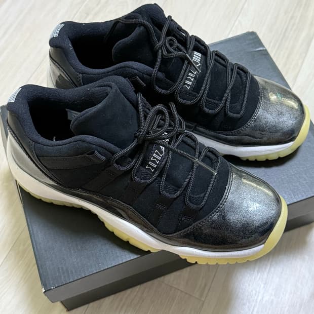 나이키 조던 11 레트로 로우 BG 메탈릭 실버 (528896-010)