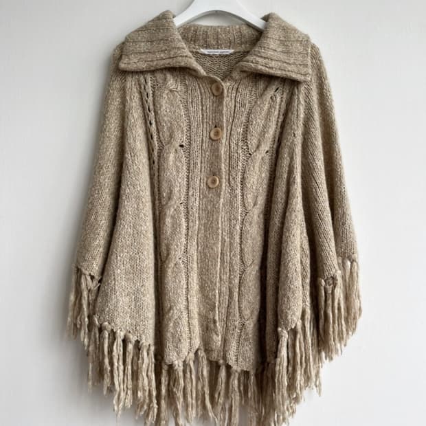 *SALE) Alphabet’s Alphabet 프린지 니트 판초